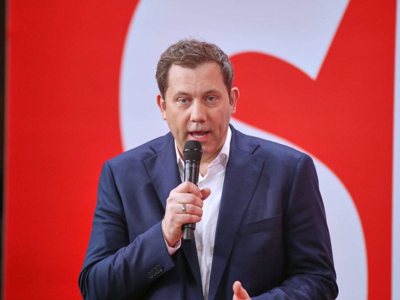 Lars Klingbeil setzt die Union nach ihrer kleinen Anfrage unter Druck.