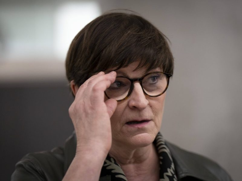 Saskia Esken will den Druck auf die Union aufrechterhalten.