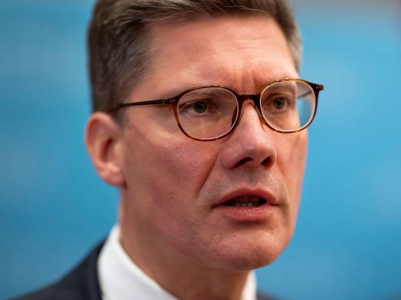 Der CDU-Bundestagsabgeordnete Christian Hirte beschäftigte Russen mit FSB-Kontakten.