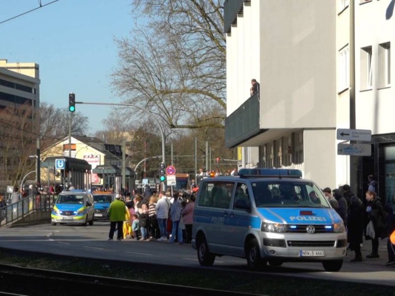 In Dortmund kam es während des Rosenmontagszuges zu einem Rettungswagen-Einsatz.