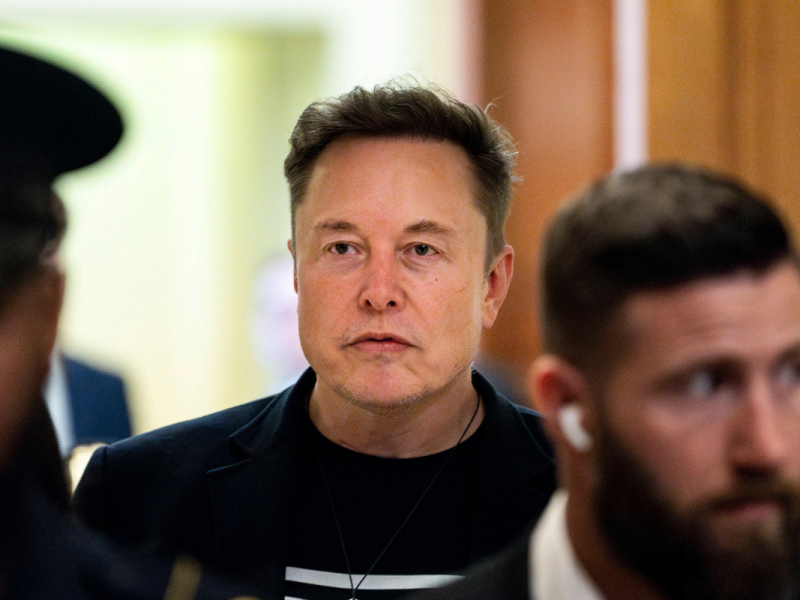 Elon Musk kriegt von einem Demokraten sein Fett weg.