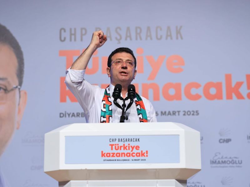 Oppositionspolitiker Ekrem Imamoglu bleibt im Gefängnis.