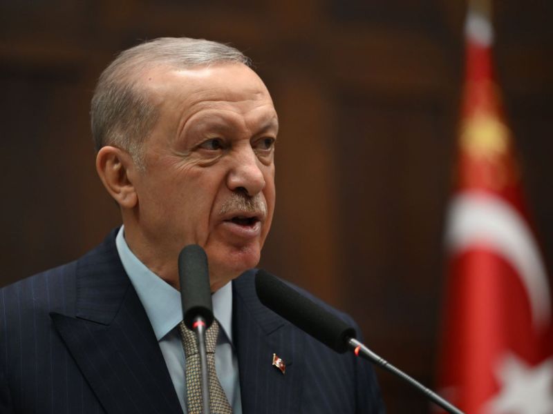 Erdogan erteilt einem oppositionellen TV-Sender eine vorübergehende Sendesperre.