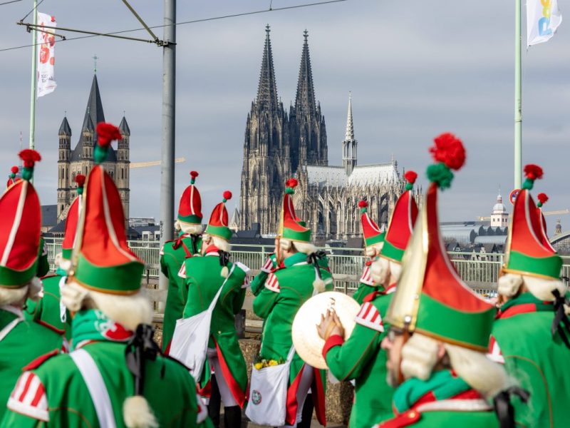 Am 3. März findet in Köln der Rosenmontagszug statt. Die Ticket für die Karnevals-Veranstaltung sind sehr teuer.