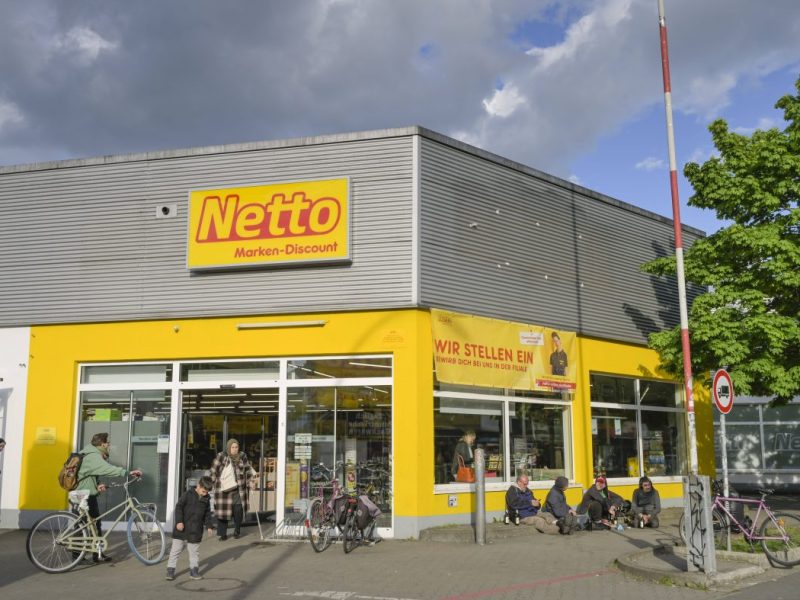 Netto-Kunden wundern sich über einen Aushang. (Symbolfoto)