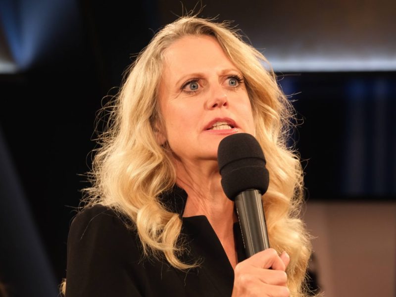 Barbara Schöneberger blickt auf eine beeindruckende Karriere zurück, doch ihr Weg war von einigen Herausforderungen geprägt.