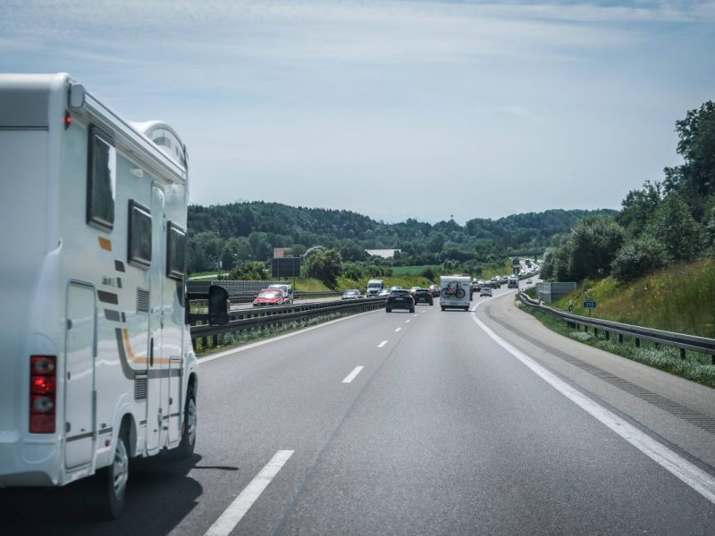 Für Wohnwagen und Wohnmobile gilt ab Juni eine neue Pflicht. Wer sich nicht an die Regel hält, muss mit Bußgeldern rechnen.