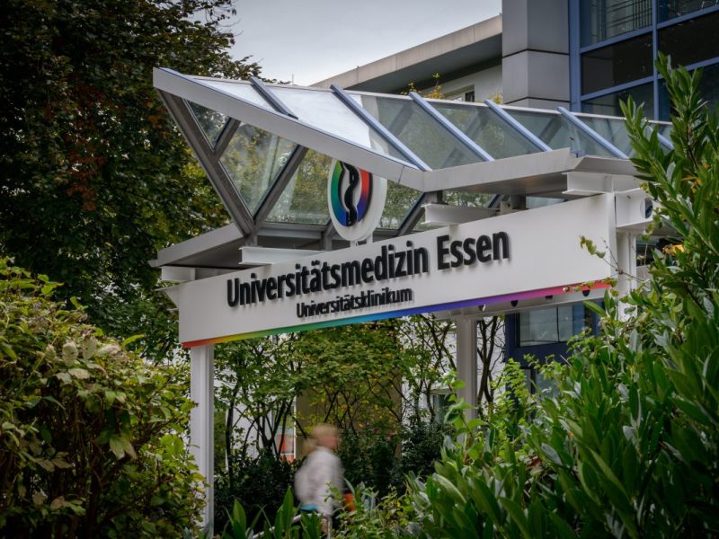Das Universitätsklinikum in Essen, steht in der Nähe der Essen: Essener Elterninitiative zur Unterstützung krebskranker Kinder e.V.