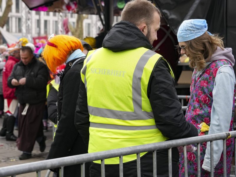 Die Security in Köln wurde an Weiberfastnacht genauer unter die Lupe genommen (Symbolfoto).
