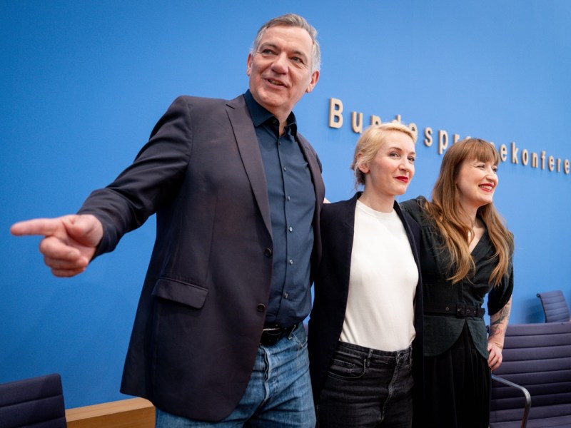Merz, Spahn, Baerbock – bald alle raus? Die Linke will Mandate begrenzen und Politiker zum Abschied zwingen.