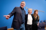 Merz, Spahn, Baerbock – bald alle raus? Die Linke will Mandate begrenzen und Politiker zum Abschied zwingen.