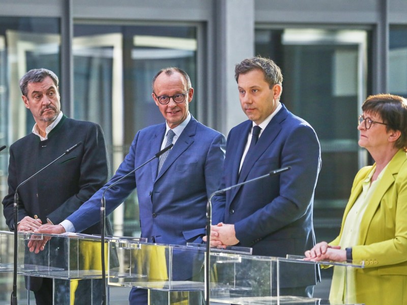 Überraschende Zustimmung: Während linke Gruppen protestieren, stehen Deutschlands führende Ökonomen hinter der CDU/SPD-Initiative zur Schuldenbremse.