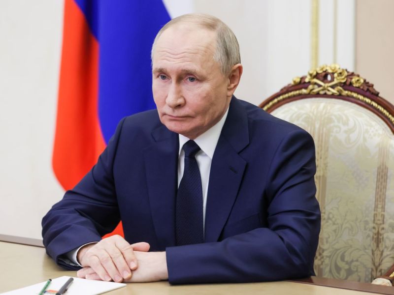 Putin schickt Soldaten durch stillgelegte Pipelines.