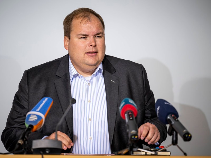 Braga wehrt sich gegen Vorwürfe: Trug er wirklich ein rechtsextremes Symbol im Bundestag?