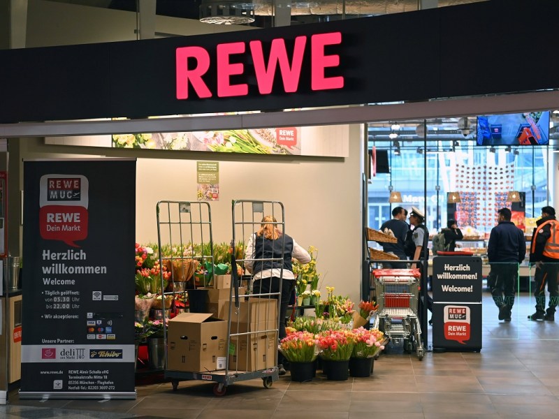 Rewe Rückruf: Beliebte Wurst zurückgerufen – es lauert eine Gefahr