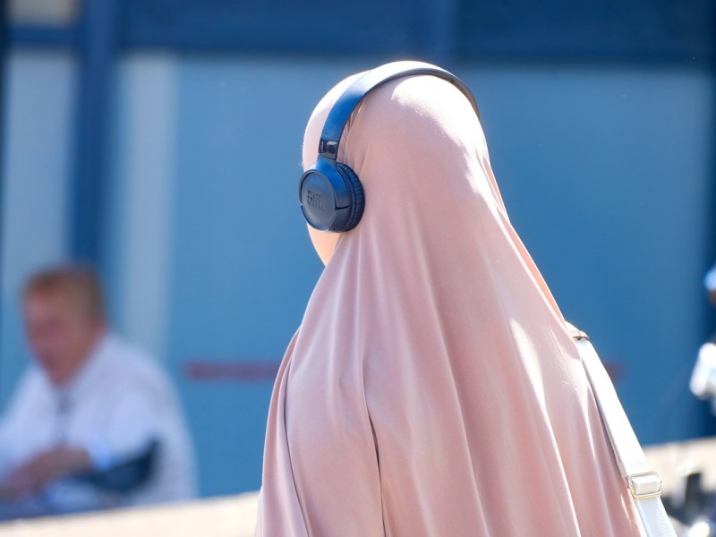 „Zivilcourage heißt nicht, sich in Gefahr zu bringen. Es heißt, eigene Vorurteile zu erkennen – und Rassismus nicht einfach stehenzulassen.