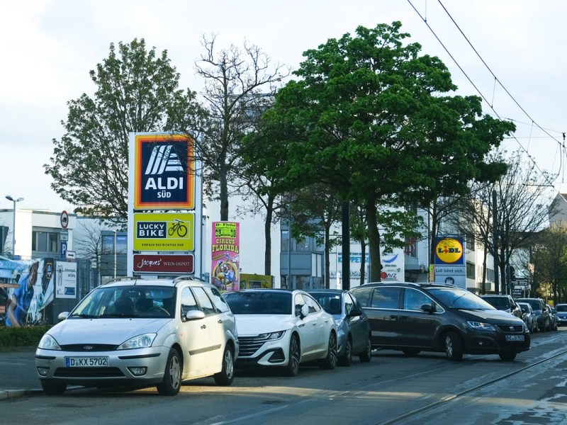 Aldi, Lidl und Co.: Kunden wollen einkaufen – doch an diesem Tag sollten sie es lieber lassen