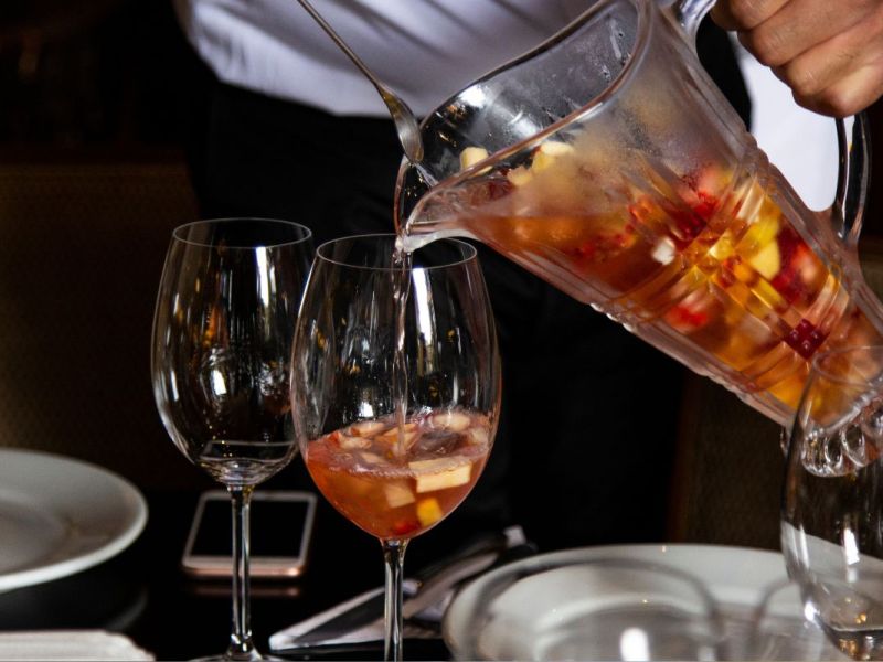 Edeka, Rewe & Co: Wildberry und Aperol waren gestern – neuer Sommerdrink weckt Urlaubsgefühle
